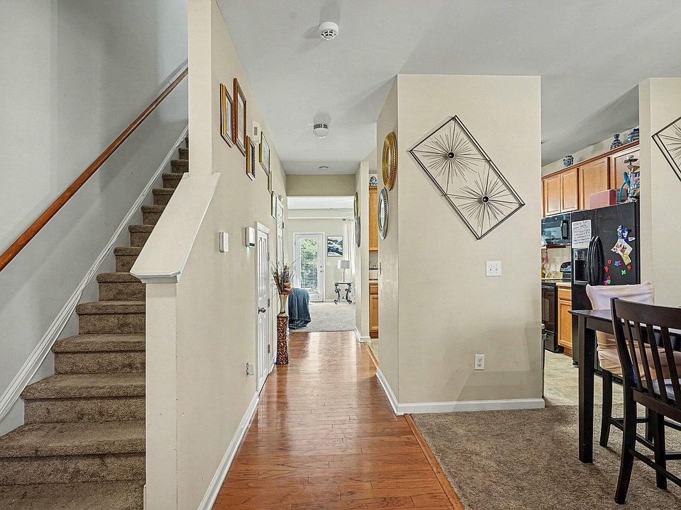 1st image of 2403 Savior St