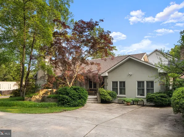 3042 Cedar Ln, Fairfax, VA 22031