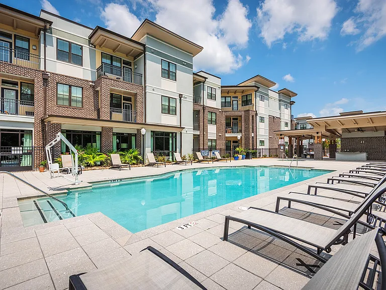 Centre Pointe Apartments — Photo 12
