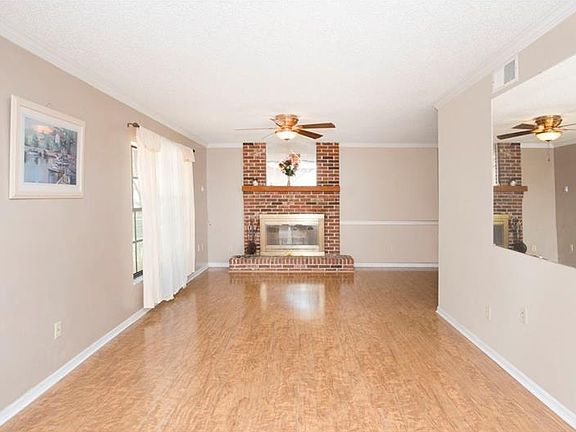 3rd image of 8421 Southwood Oaks St