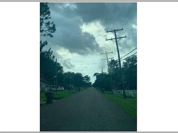 Exterior Neighborhood (street photo)