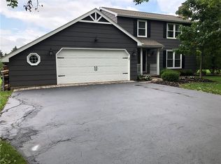 14 Rochelle Dr, Churchville, NY 14428