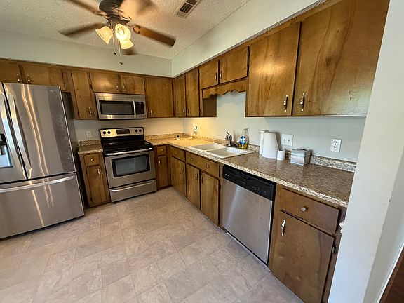 4th image of 812 Ridgewood Way
