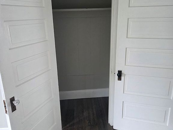 3rd image of 811 N Chestnut Ave