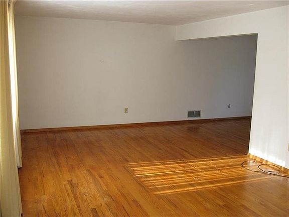 2nd image of 5820 Horseshoe Dr