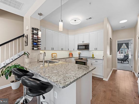 5th image of 13947 Hollow Wind Way #201