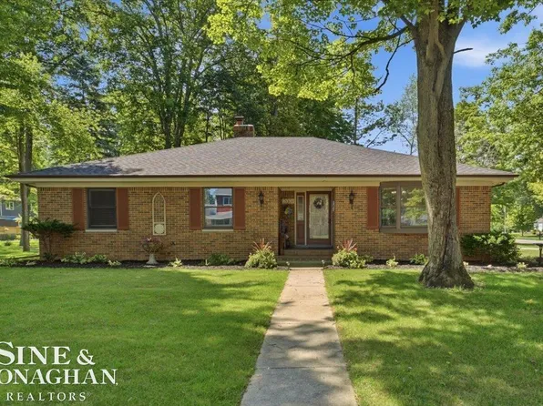 2001 Jackson St, Saint Clair, MI 48079