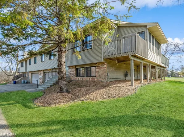 923 Lawnview Ave, Shoreview, MN 55126