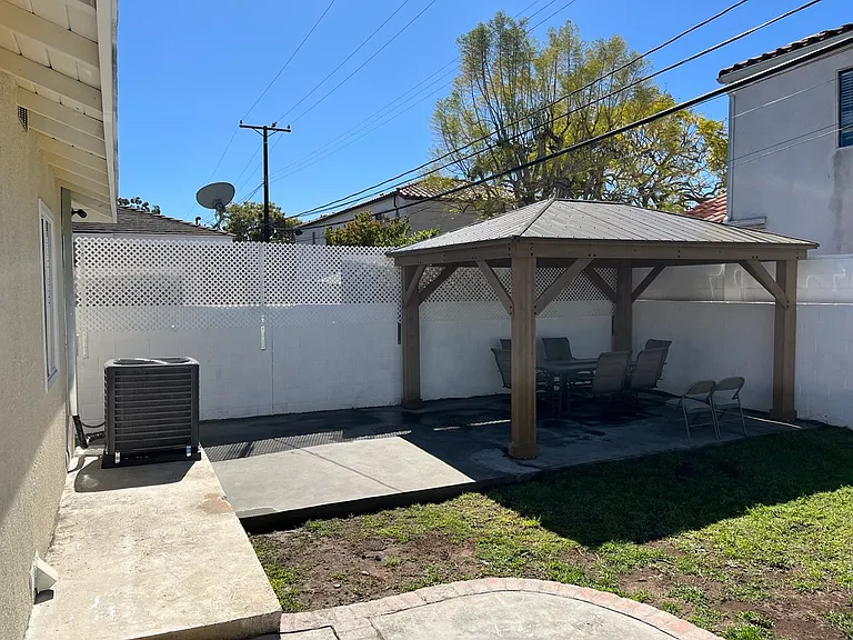 23121 Meyler Ave — Photo 22