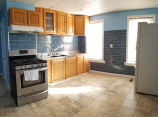 152 Dewey St APT 1, Worcester, MA 01610