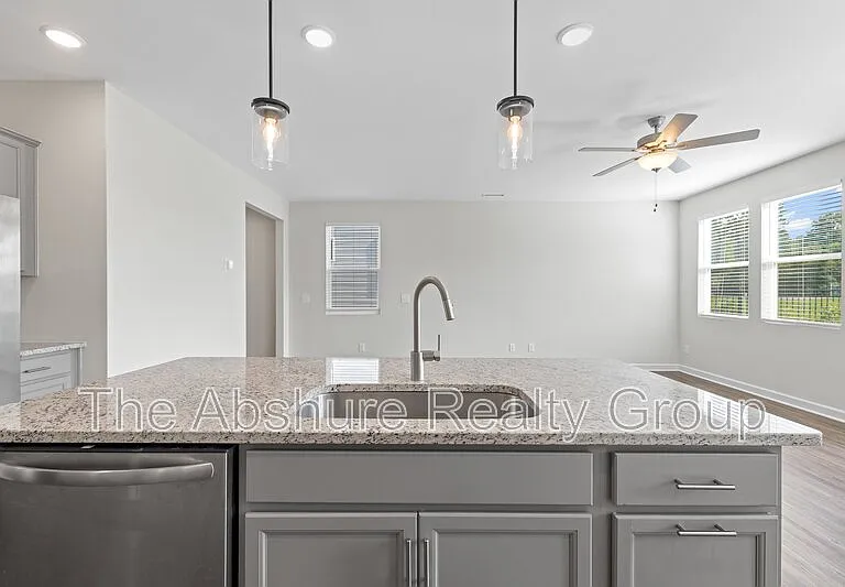35 Village Edge Dr — Photo 16