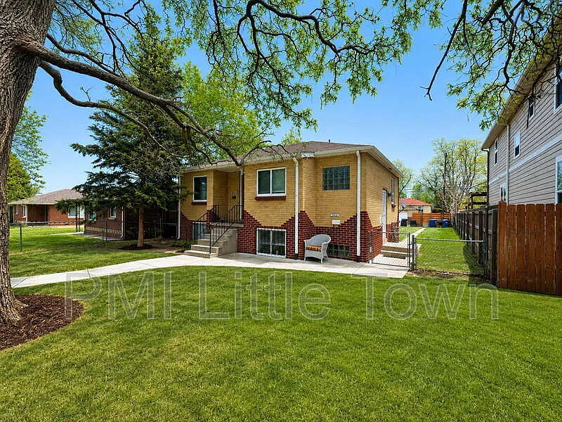 2 bed, 1.0 bath, 853 sqft, $1,695 — Photo 2