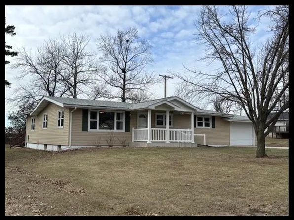 1305 Pine Dr, Macon, MO 63552