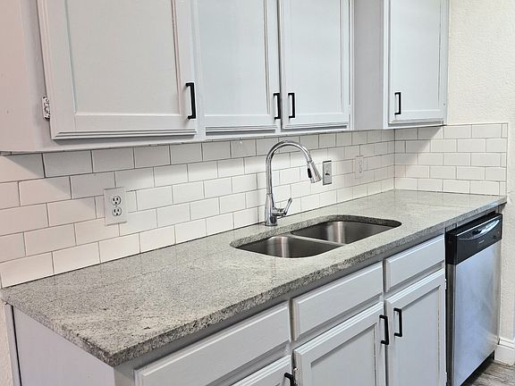 4th image of 2417 Kingsford Ct