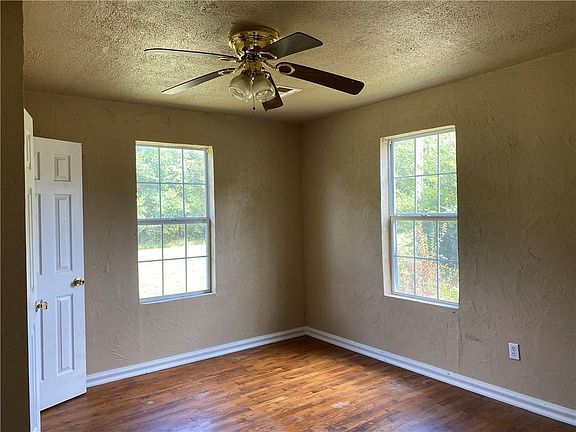 4th image of 20721 SE 59th St