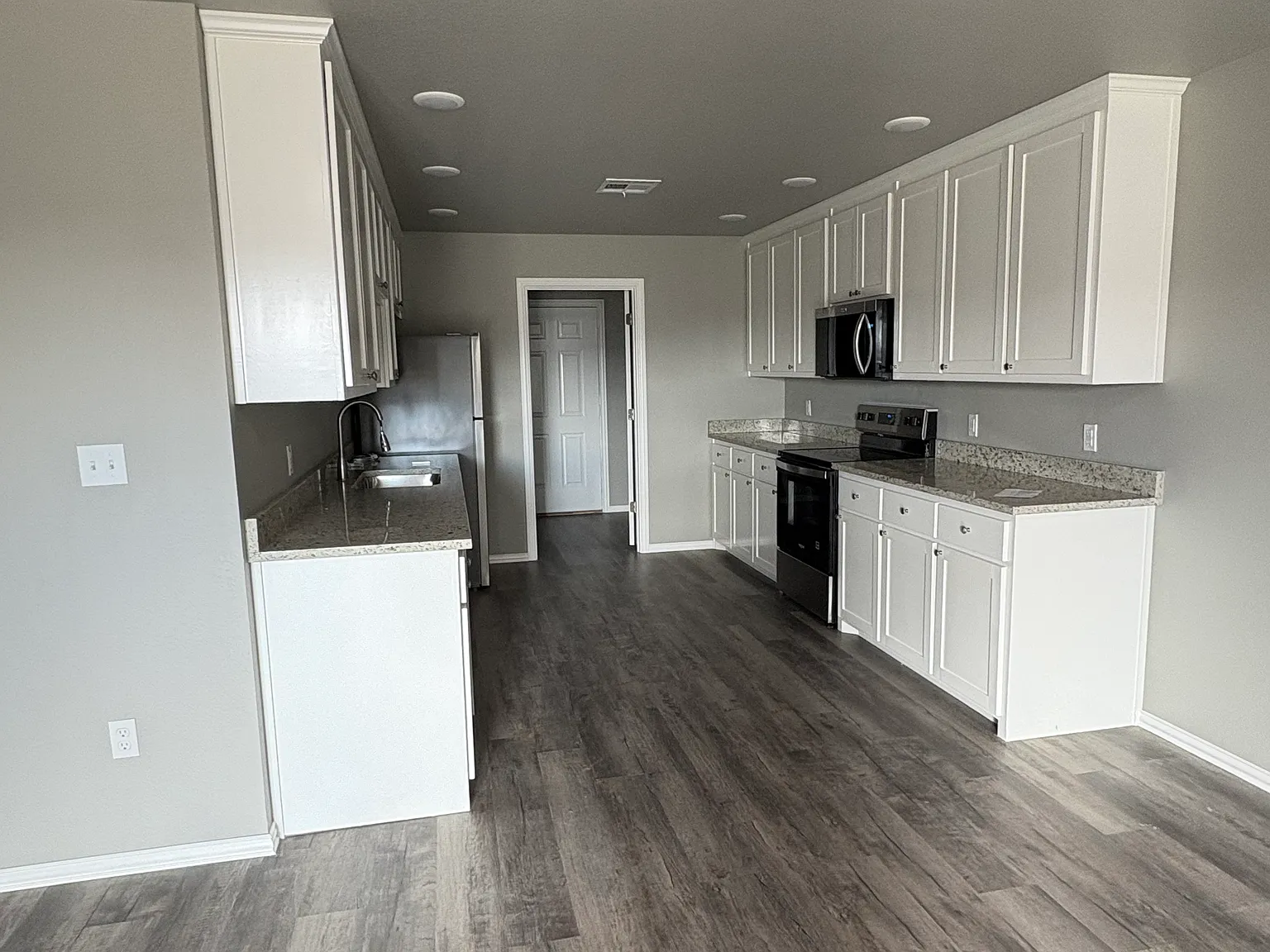 2 bed, 1000 sqft, $1,250 — Photo 3