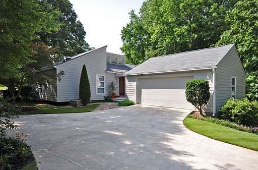 2nd image of 111 Roundleaf Ct