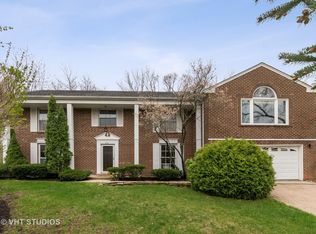 331 Powder Horn Dr, Northbrook, IL 60062