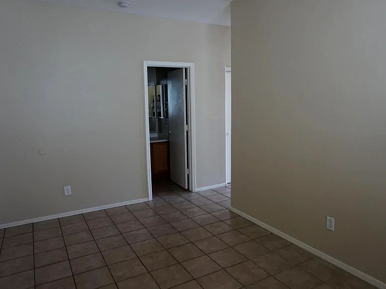 6616 W Adams St — Photo 7