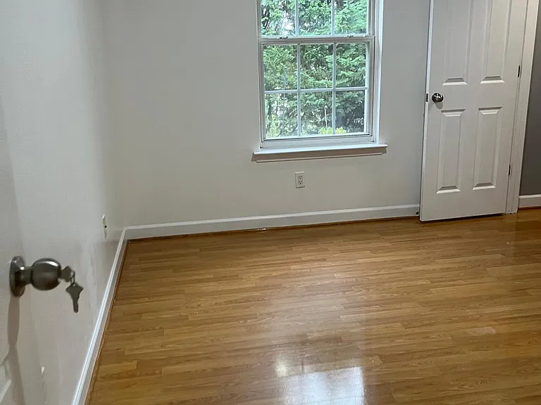 1819 Arlington Ave — Photo 2