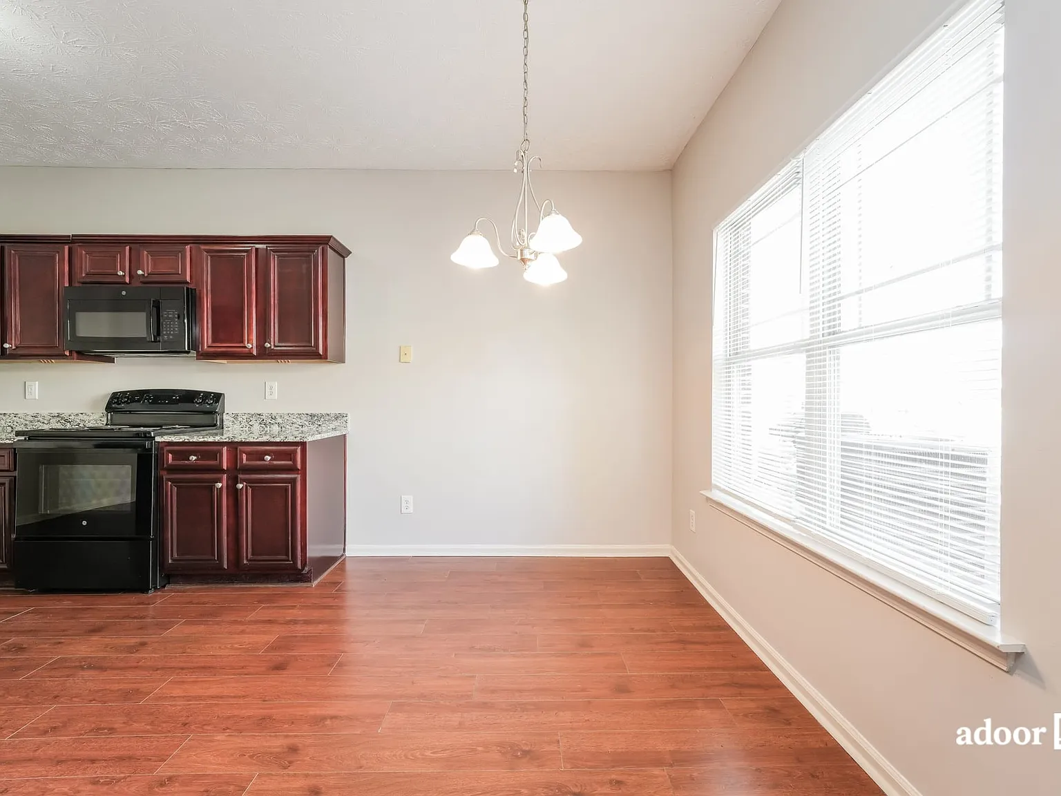 3 bed, 2.5 bath, 1640 sqft, $1,800 — Photo 4