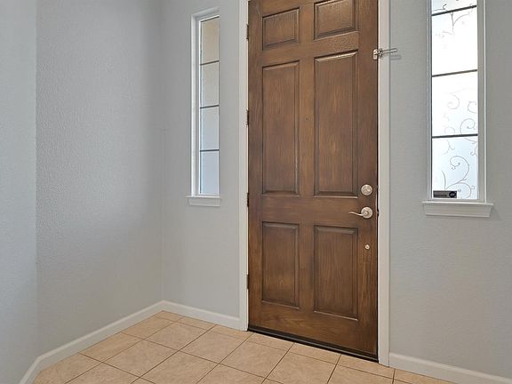 4th image of 2556 Provence Dr