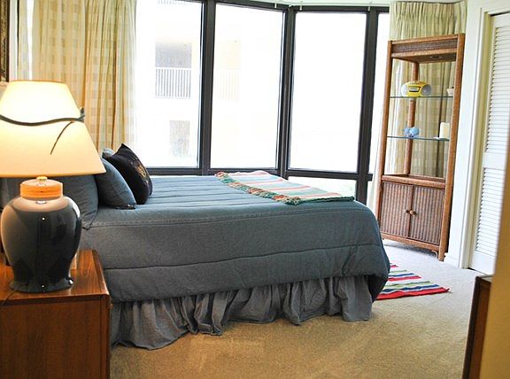 3rd image of 334 Padre Blvd #103