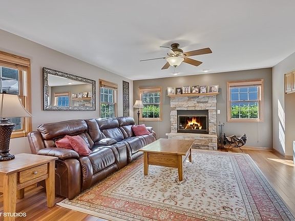 5th image of 251 Clover Chase Cir