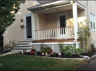 76 Cloverdale Ave, N White Plains, NY 10603