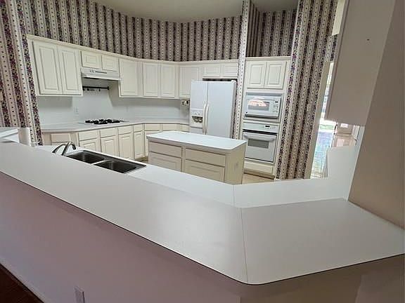 3rd image of 10943 Oakwood Dr