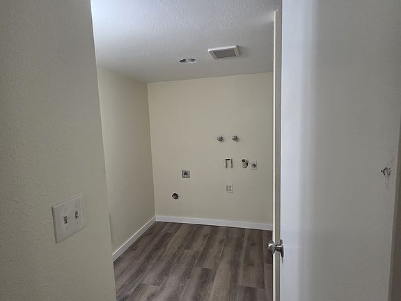 5th image of 1851 Carl St APT B