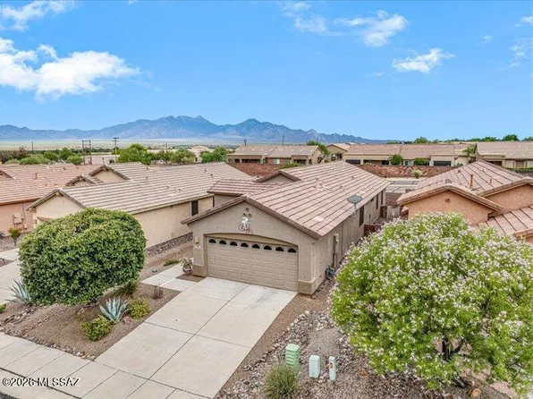 461 W Astruc Dr, Green Valley, AZ 85614