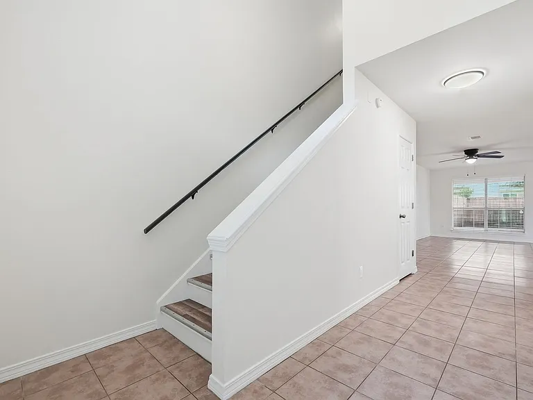 403B Yancey St — Photo 4