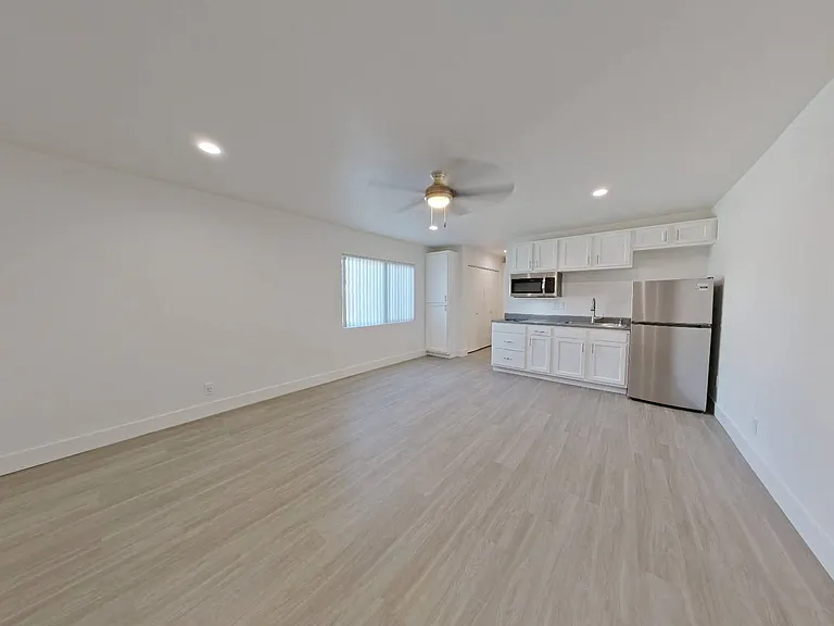 El Dorado Apartments — Photo 25