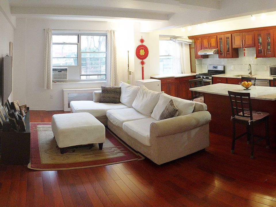 1st image of 550 Grand St APT J1f
