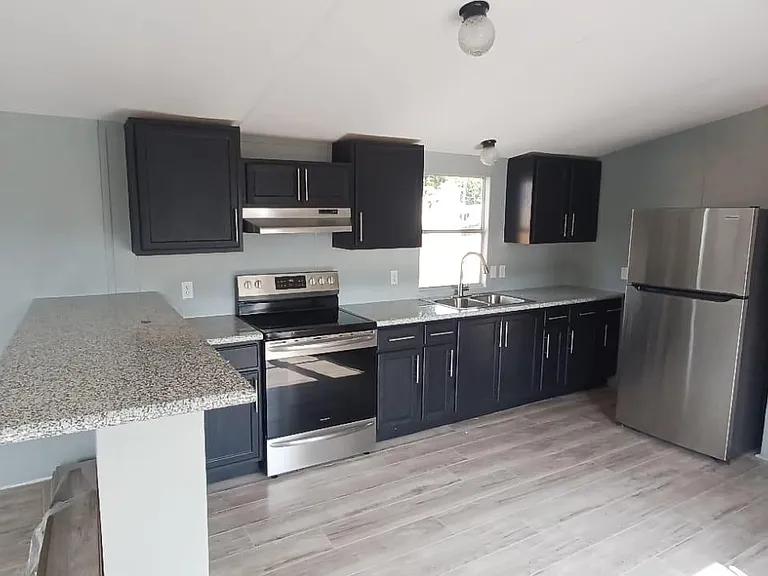 10026 Cedar Landing Dr — Photo 3