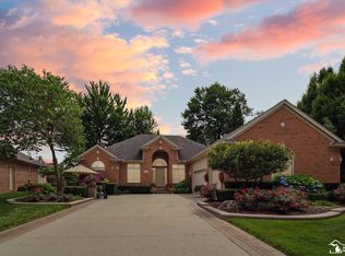 21508 Raintree Dr, Macomb, MI 48044