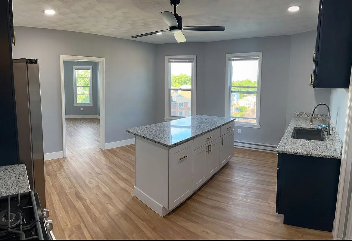 2 bed, 1.0 bath, 2844 sqft, $1,750 — Photo 1