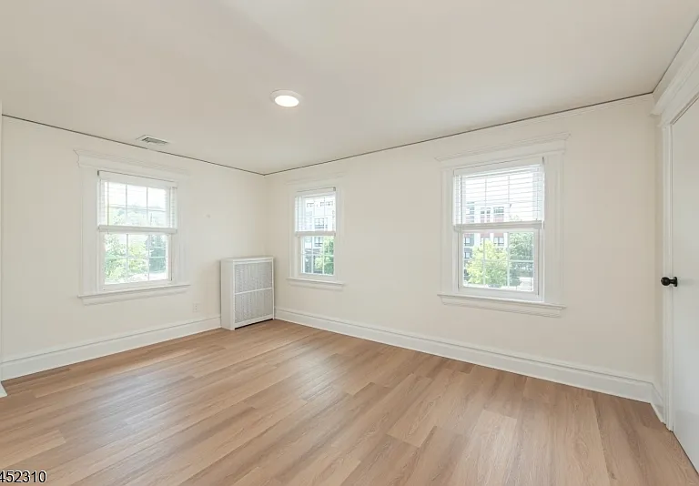 160 Bloomfield Ave #B — Photo 11