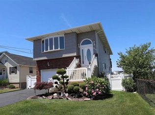2518 Riverside Dr, Wantagh, NY 11793