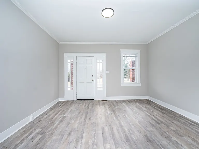1019 Bank St — Photo 14