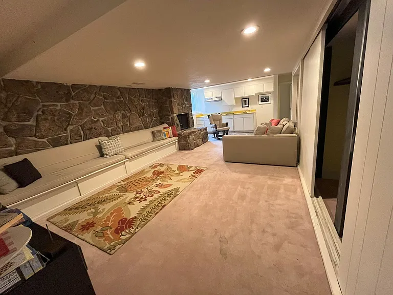 1320 Oak Ct — Photo 11