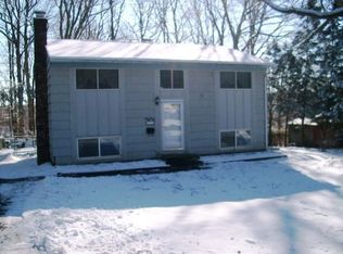 12 Raul Ct, Groton, CT 06355