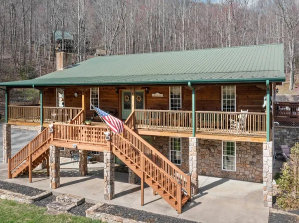 1035 Kyles Creek Rd, Hendersonville, NC 28792