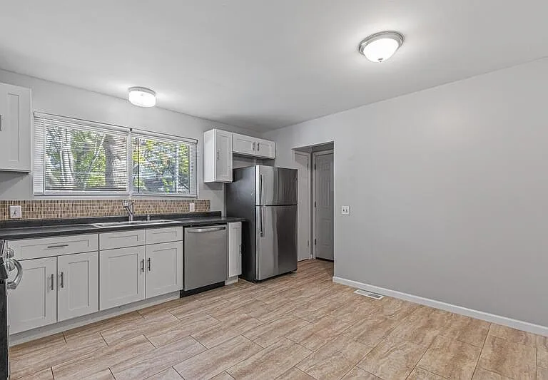 3280 Brookshire Dr — Photo 5