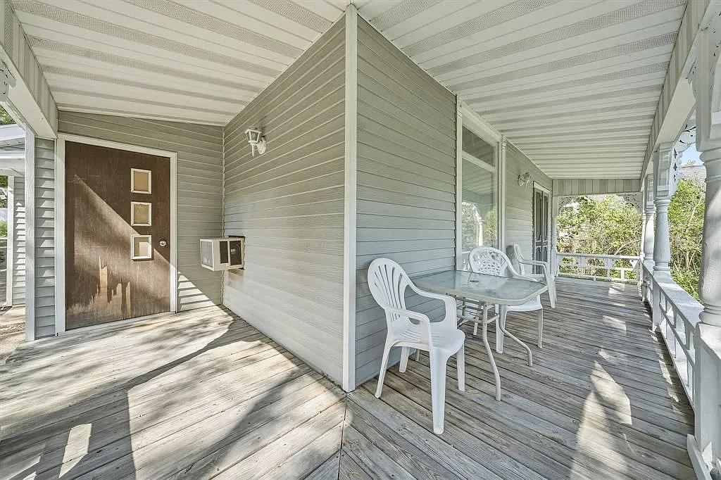 126 W Cedar St — Photo 4