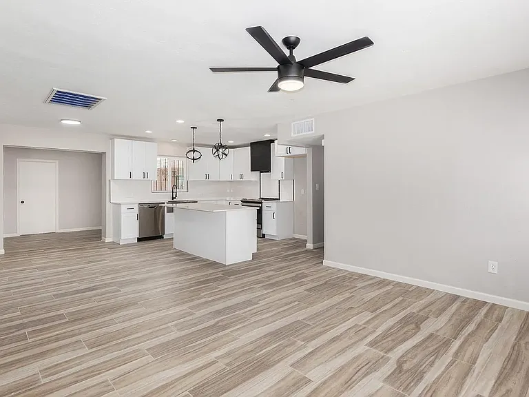 2222 E Blacklidge Dr — Photo 7