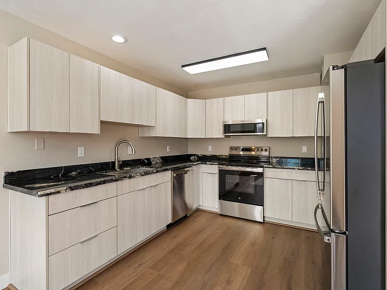 1811 S 39th St #23 — Photo 9