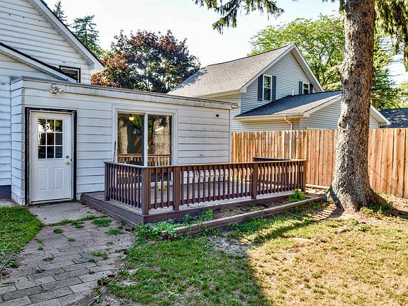 4th image of 104 Grove Ave