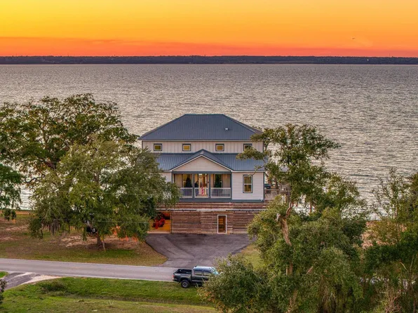 305 S Garcon Point Rd, Milton, FL 32583